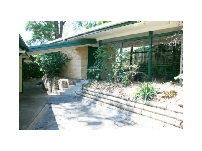 5 Fairholme Street, Kenmore QLD 4069