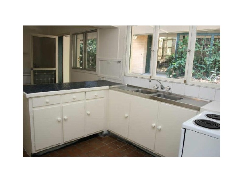 5 Fairholme Street, Kenmore QLD 4069