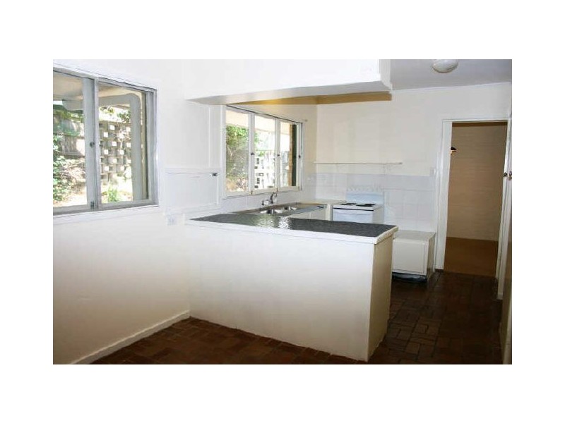 5 Fairholme Street, Kenmore QLD 4069