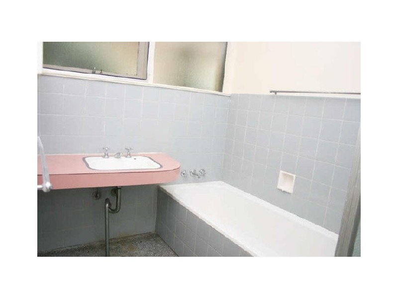 5 Fairholme Street, Kenmore QLD 4069