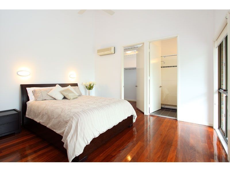 27 Fairweather Street, Kenmore QLD 4069