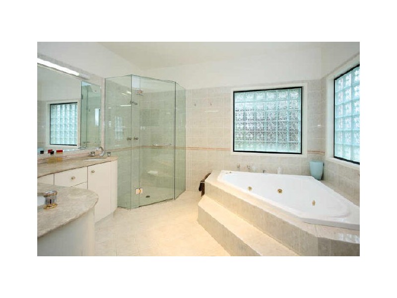 21 Carissa Place, Chapel Hill QLD 4069