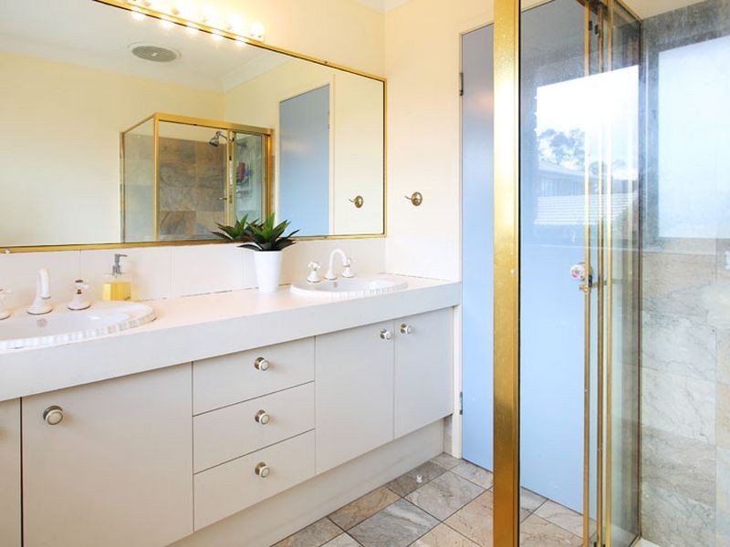 27 Melinda Street, Kenmore QLD 4069