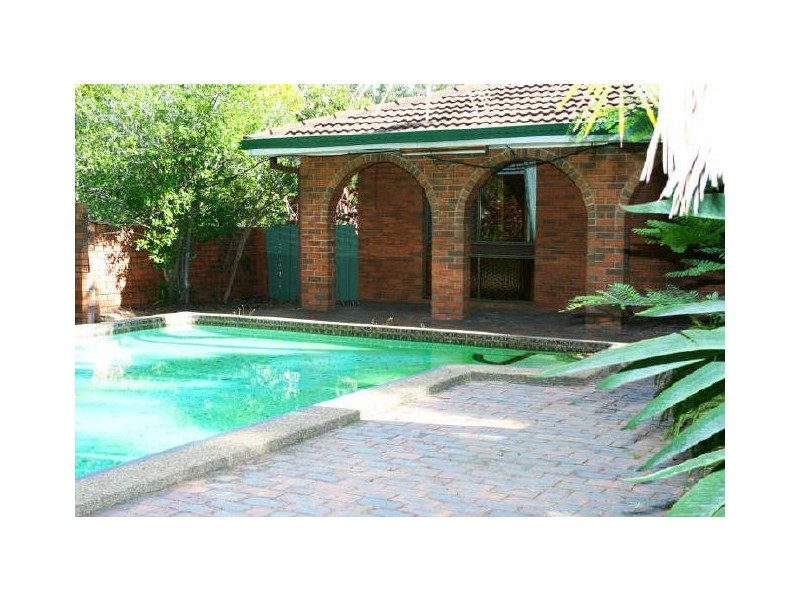 1 Marmindie Street, Chapel Hill QLD 4069