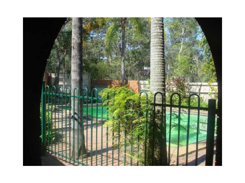 1 Marmindie Street, Chapel Hill QLD 4069