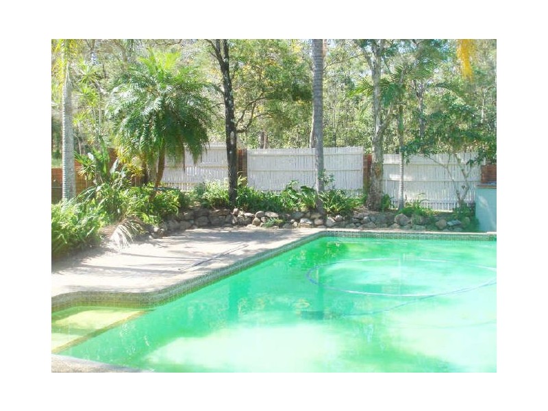 1 Marmindie Street, Chapel Hill QLD 4069