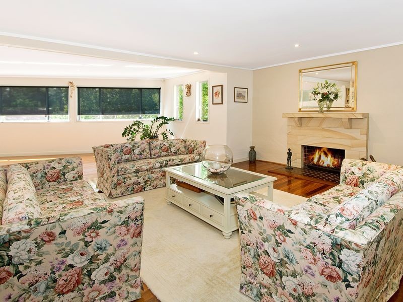 8 Bejimba Street, Kenmore QLD 4069