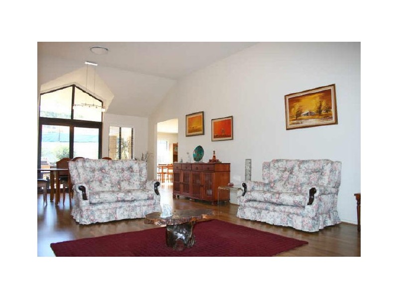 8 Eucalypt Place, Anstead QLD 4070