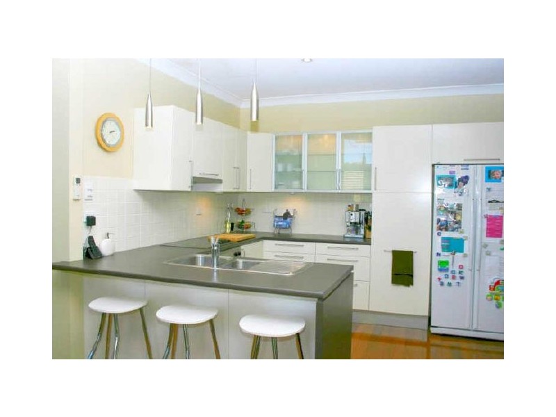 5 Lowanna St, Kenmore QLD 4069