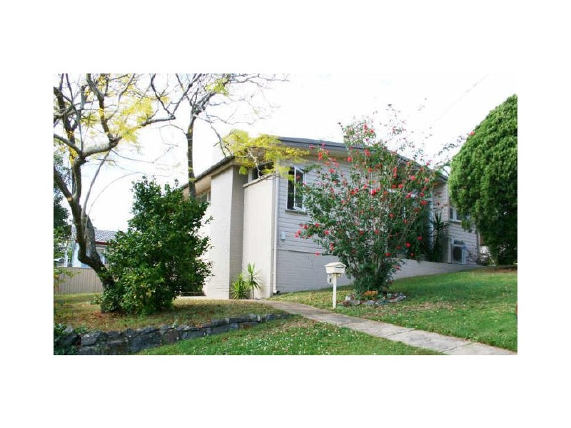 5 Lowanna St, Kenmore QLD 4069