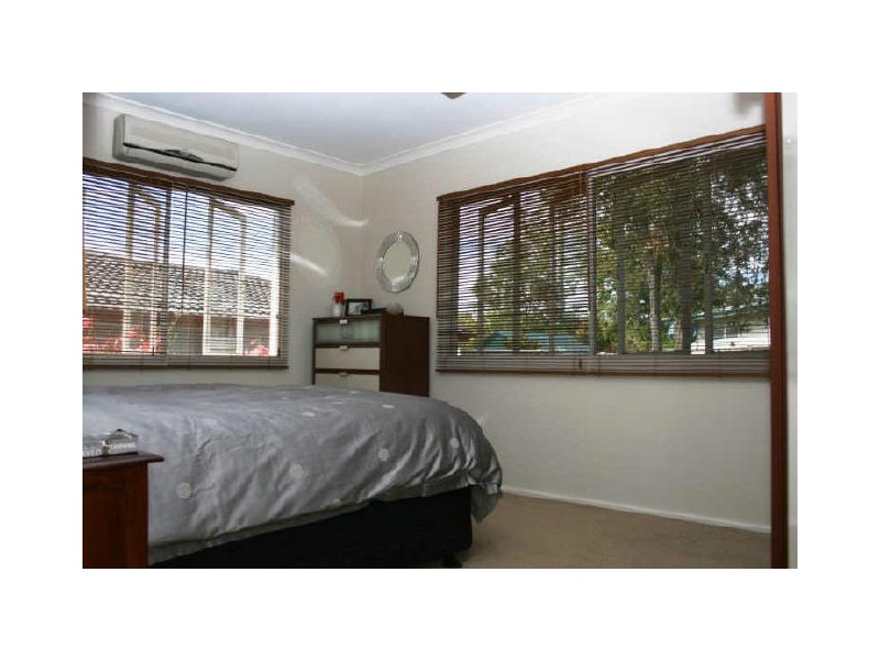 5 Lowanna St, Kenmore QLD 4069