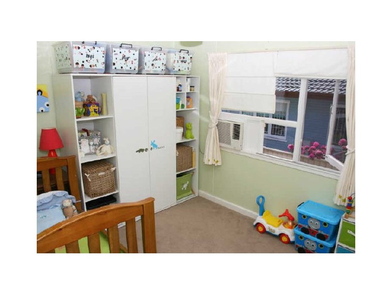 5 Lowanna St, Kenmore QLD 4069