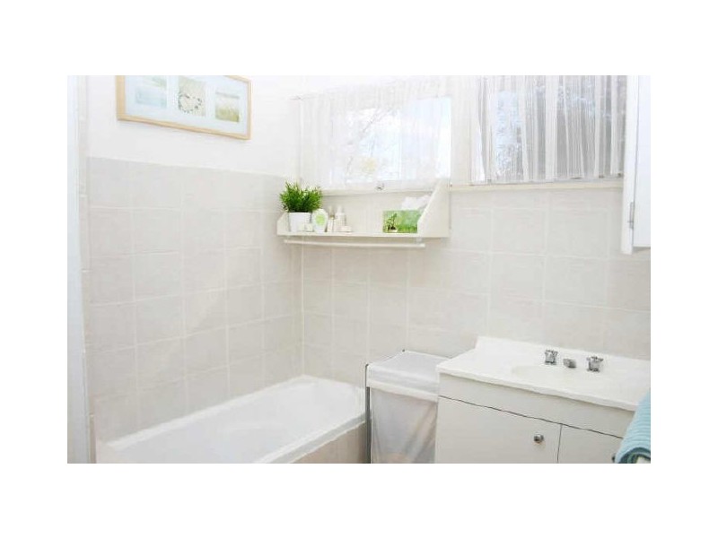 5 Lowanna St, Kenmore QLD 4069