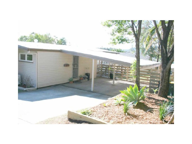 5 Lowanna St, Kenmore QLD 4069