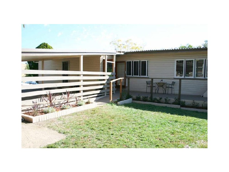 5 Lowanna St, Kenmore QLD 4069