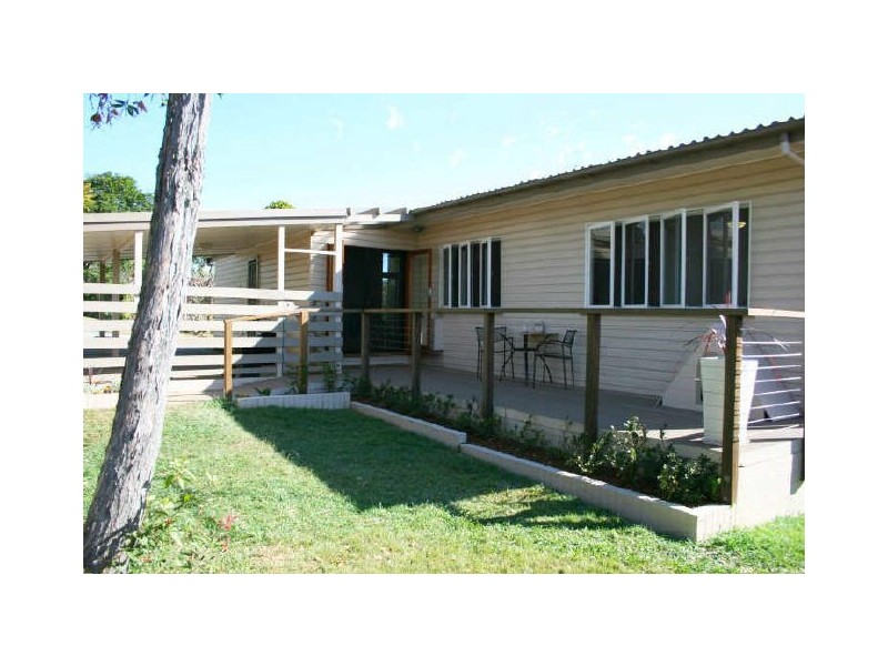 5 Lowanna St, Kenmore QLD 4069