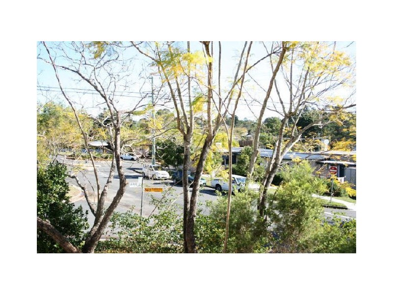 5 Lowanna St, Kenmore QLD 4069