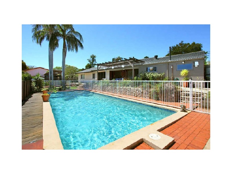 14 Roxburgh St, Kenmore QLD 4069