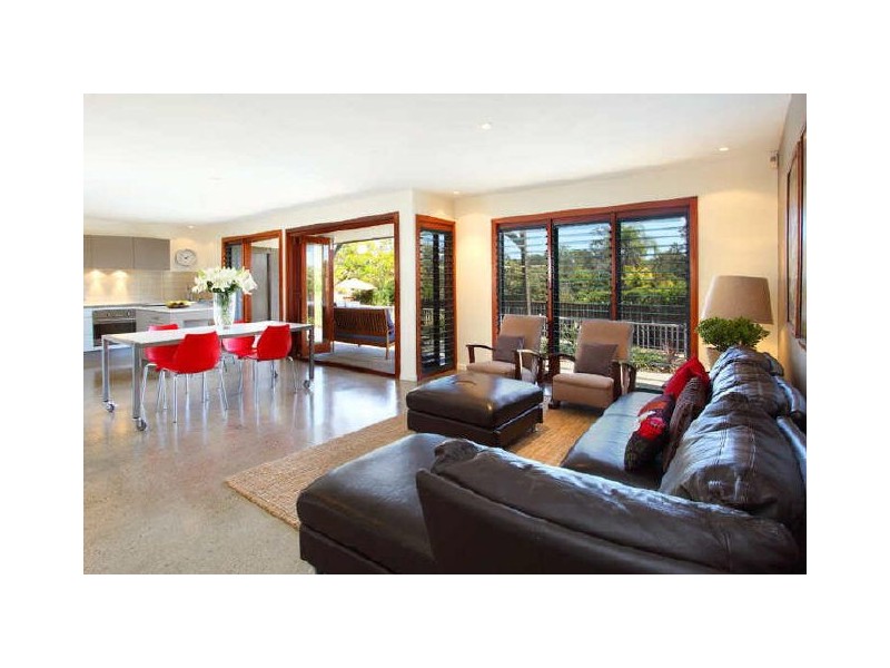 14 Roxburgh St, Kenmore QLD 4069