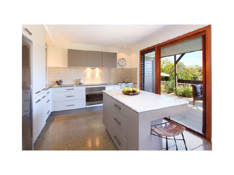 14 Roxburgh St, Kenmore QLD 4069