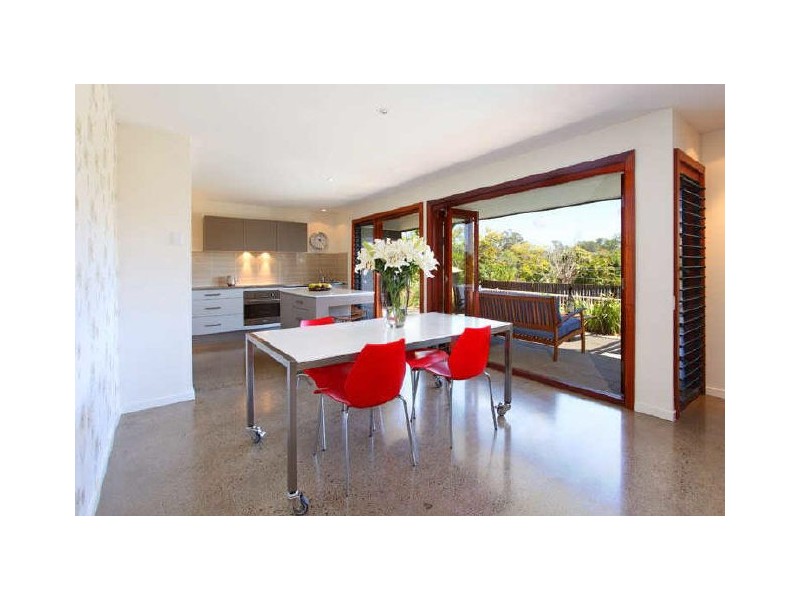 14 Roxburgh St, Kenmore QLD 4069