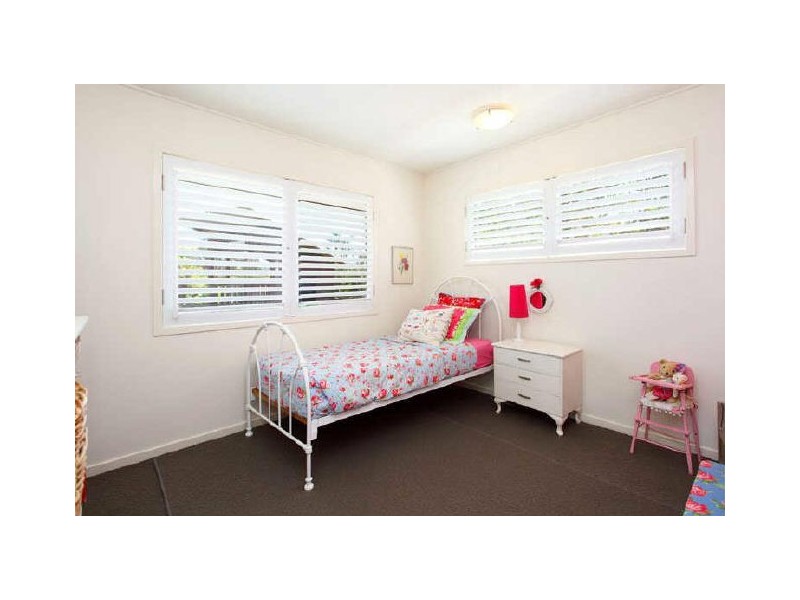 14 Roxburgh St, Kenmore QLD 4069