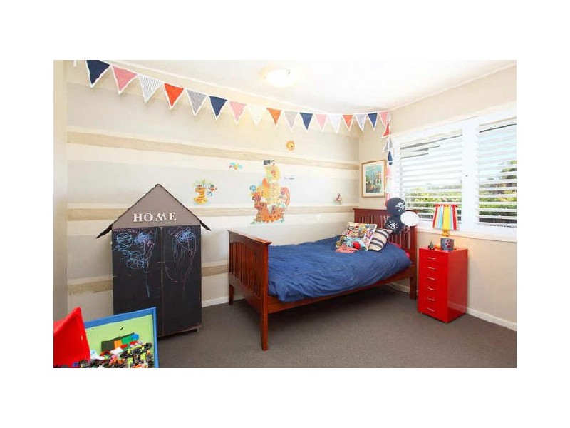 14 Roxburgh St, Kenmore QLD 4069