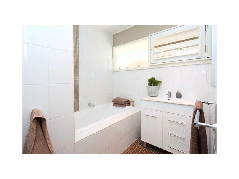 14 Roxburgh St, Kenmore QLD 4069