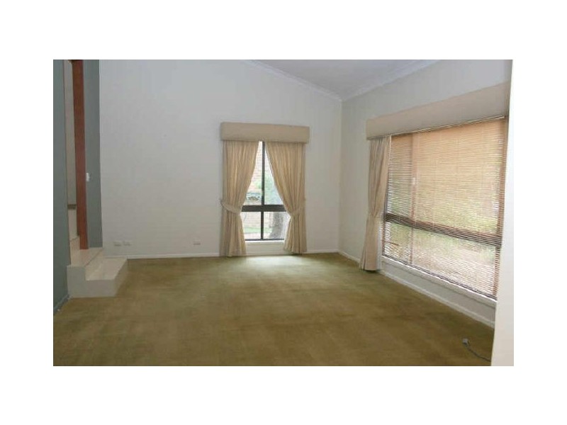 7 Burrumbuck Street, Chapel Hill QLD 4069