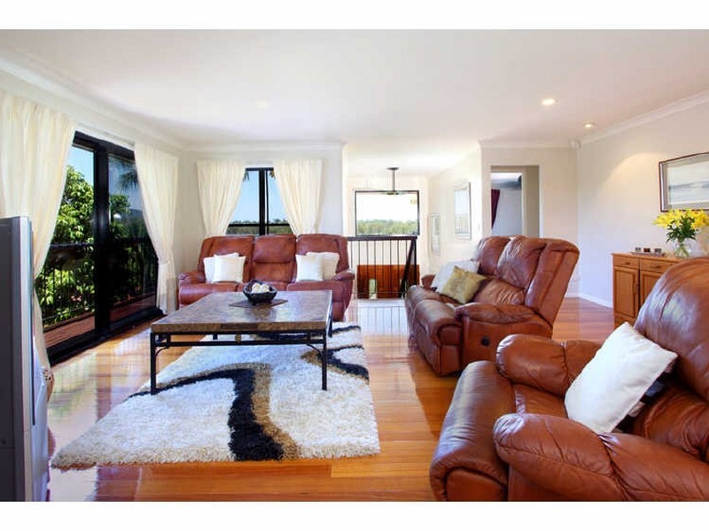 18 Palmer Close, Brookfield QLD 4069