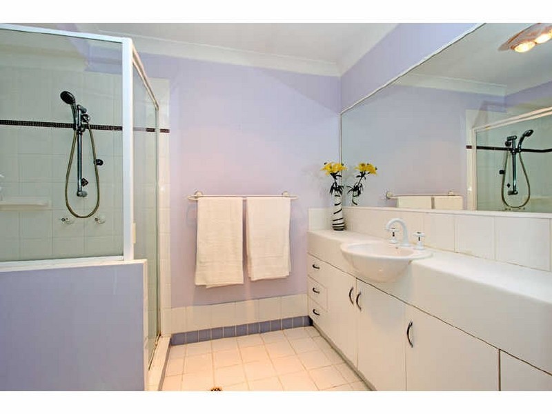 18 Palmer Close, Brookfield QLD 4069