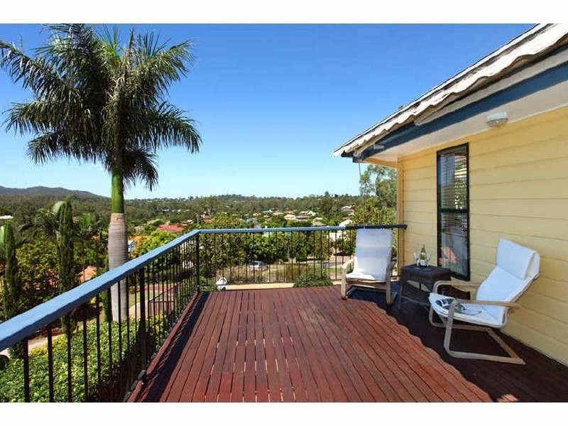18 Palmer Close, Brookfield QLD 4069