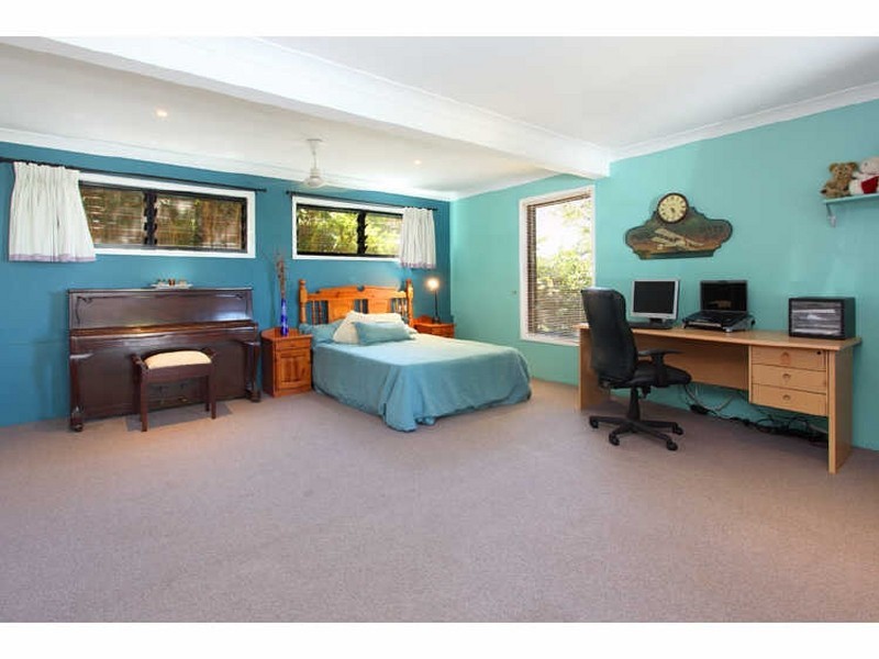 18 Palmer Close, Brookfield QLD 4069