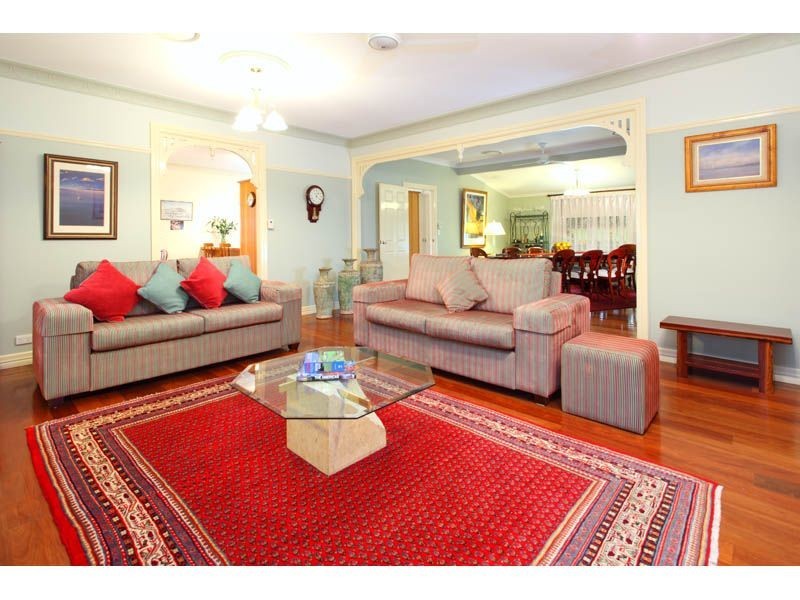 9 Binyara Street, Chapel Hill QLD 4069