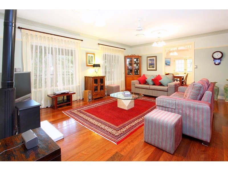 9 Binyara Street, Chapel Hill QLD 4069