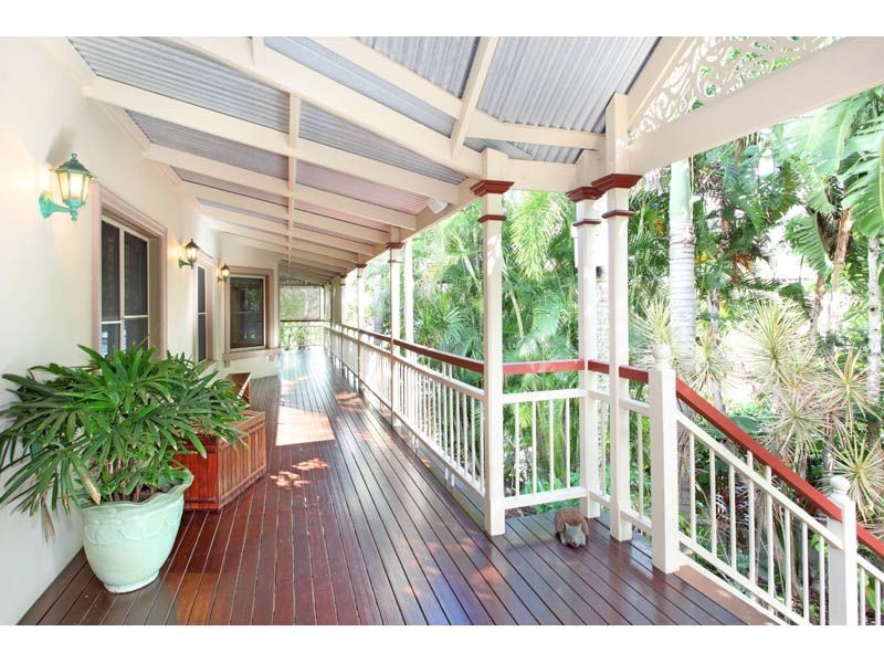 9 Binyara Street, Chapel Hill QLD 4069