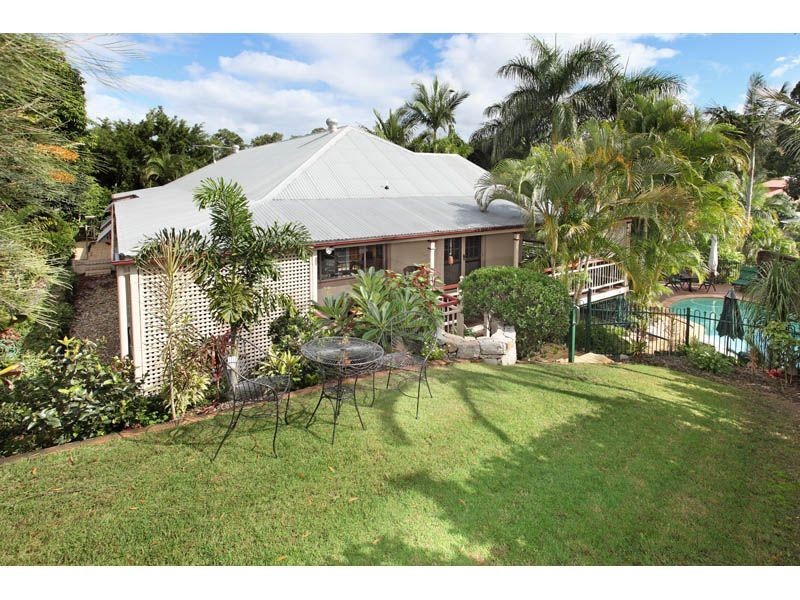 9 Binyara Street, Chapel Hill QLD 4069