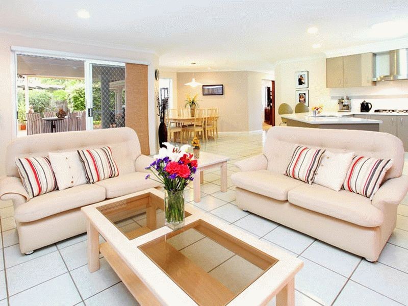 8 Kay Close, Kenmore Hills QLD 4069