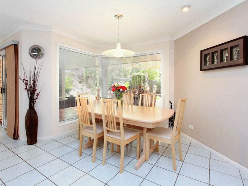 8 Kay Close, Kenmore Hills QLD 4069