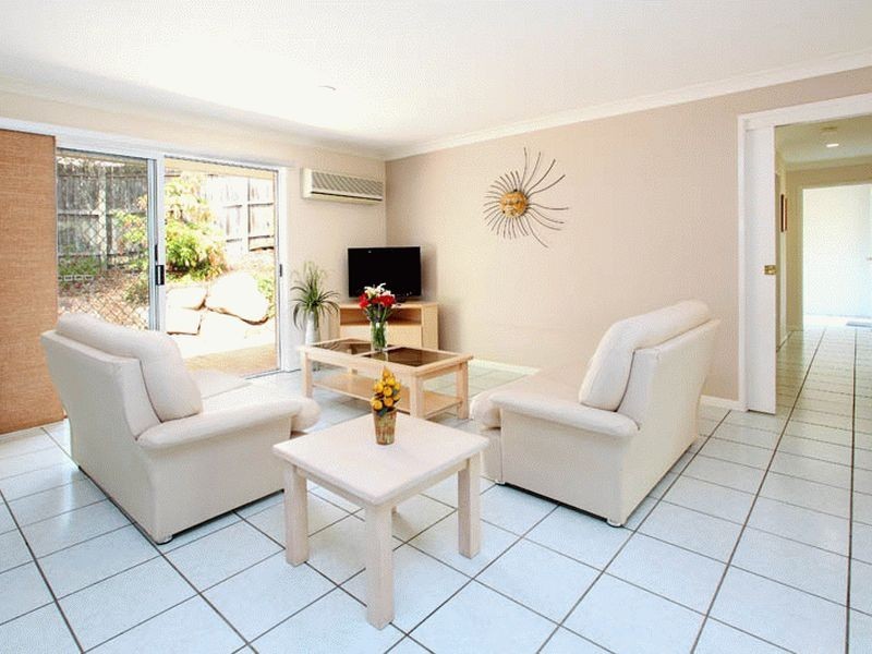 8 Kay Close, Kenmore Hills QLD 4069