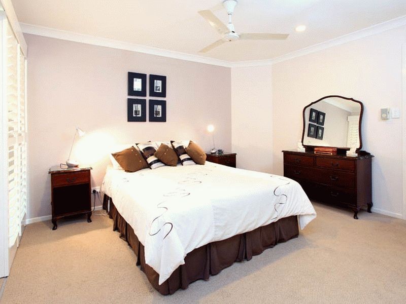 8 Kay Close, Kenmore Hills QLD 4069