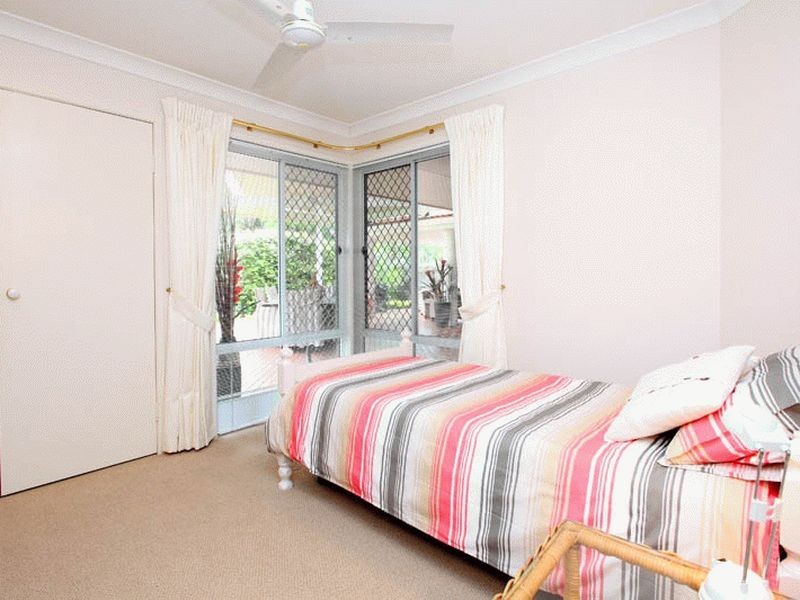 8 Kay Close, Kenmore Hills QLD 4069