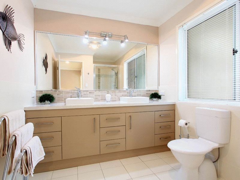 8 Kay Close, Kenmore Hills QLD 4069