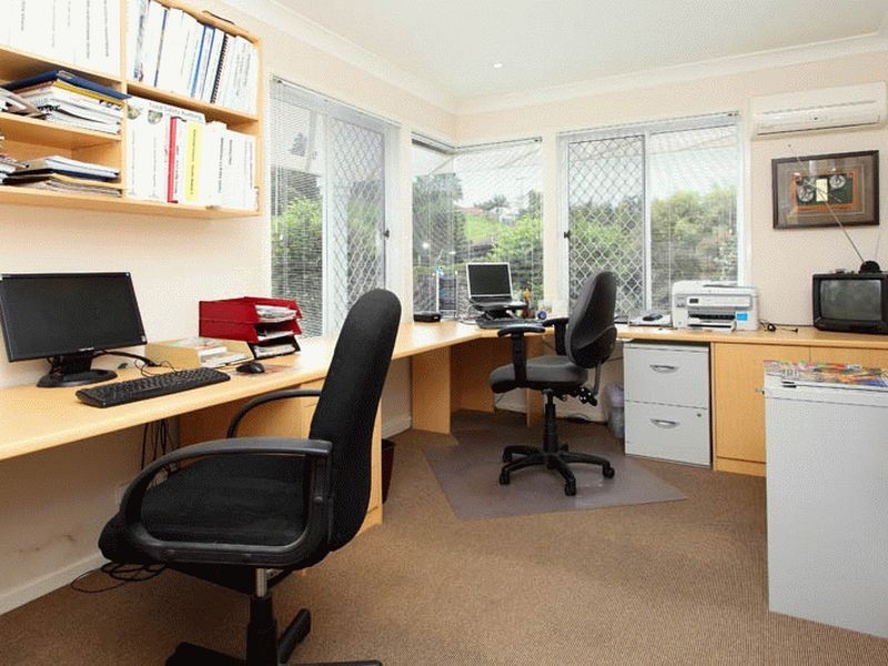 8 Kay Close, Kenmore Hills QLD 4069