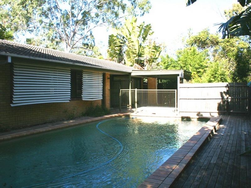 1 Dumbarton Drive, Kenmore QLD 4069