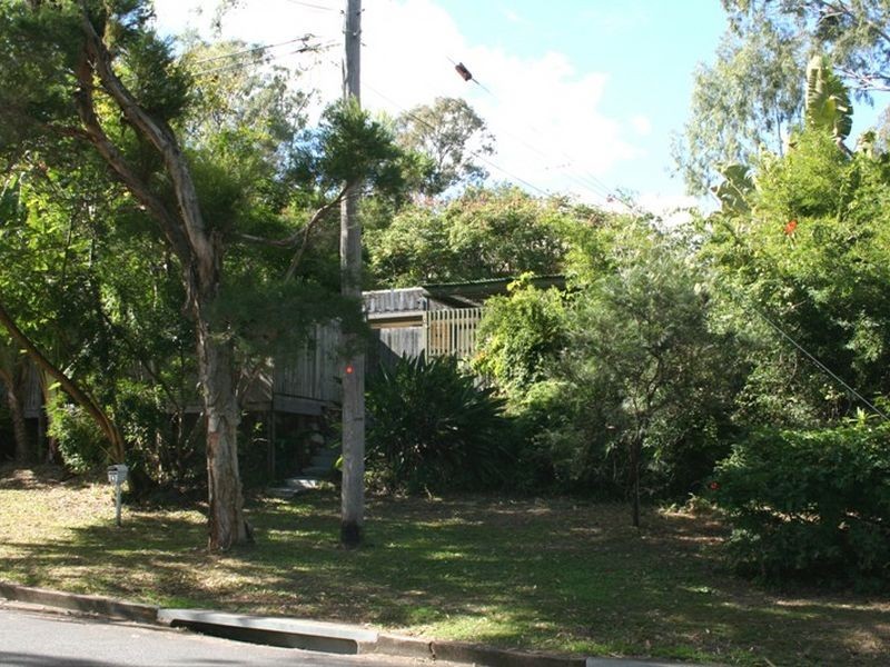 1 Dumbarton Drive, Kenmore QLD 4069