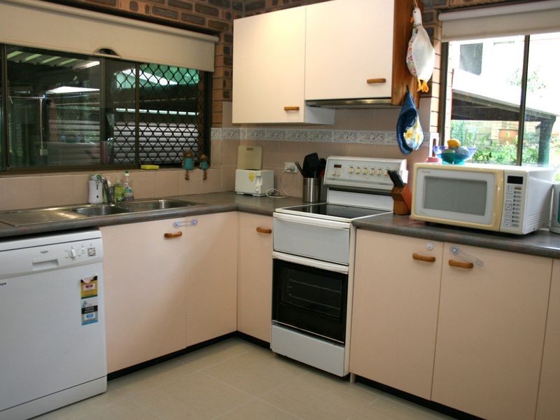 8 Kimba Street, Chapel Hill QLD 4069