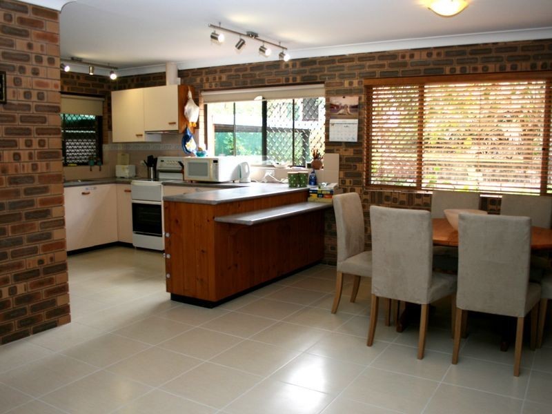 8 Kimba Street, Chapel Hill QLD 4069