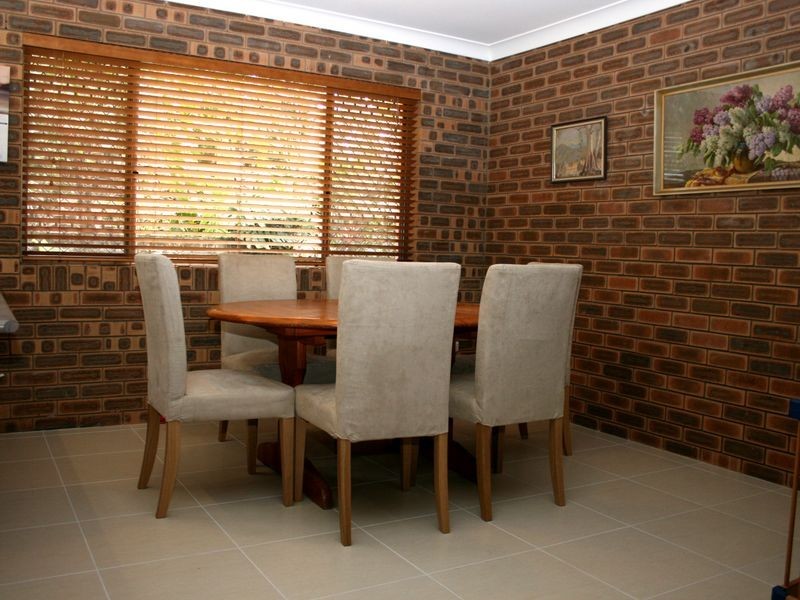 8 Kimba Street, Chapel Hill QLD 4069