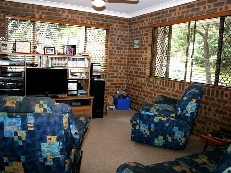 8 Kimba Street, Chapel Hill QLD 4069